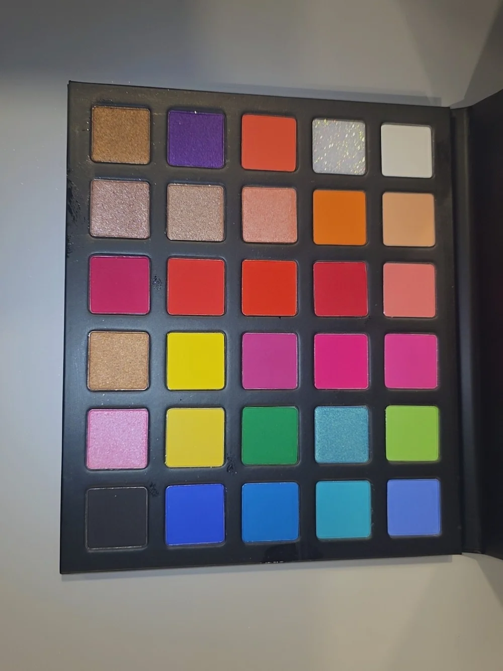 Vibrant 30-Color Women Makeup Eyeshadow Palette - Bright Multi